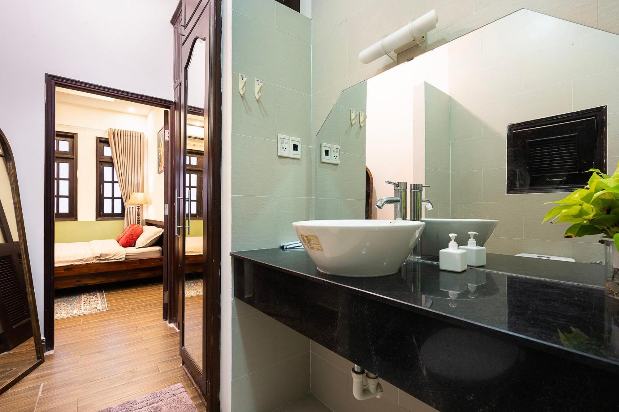 A Little Saigon - Bui Vien Walking Street Aparthotel