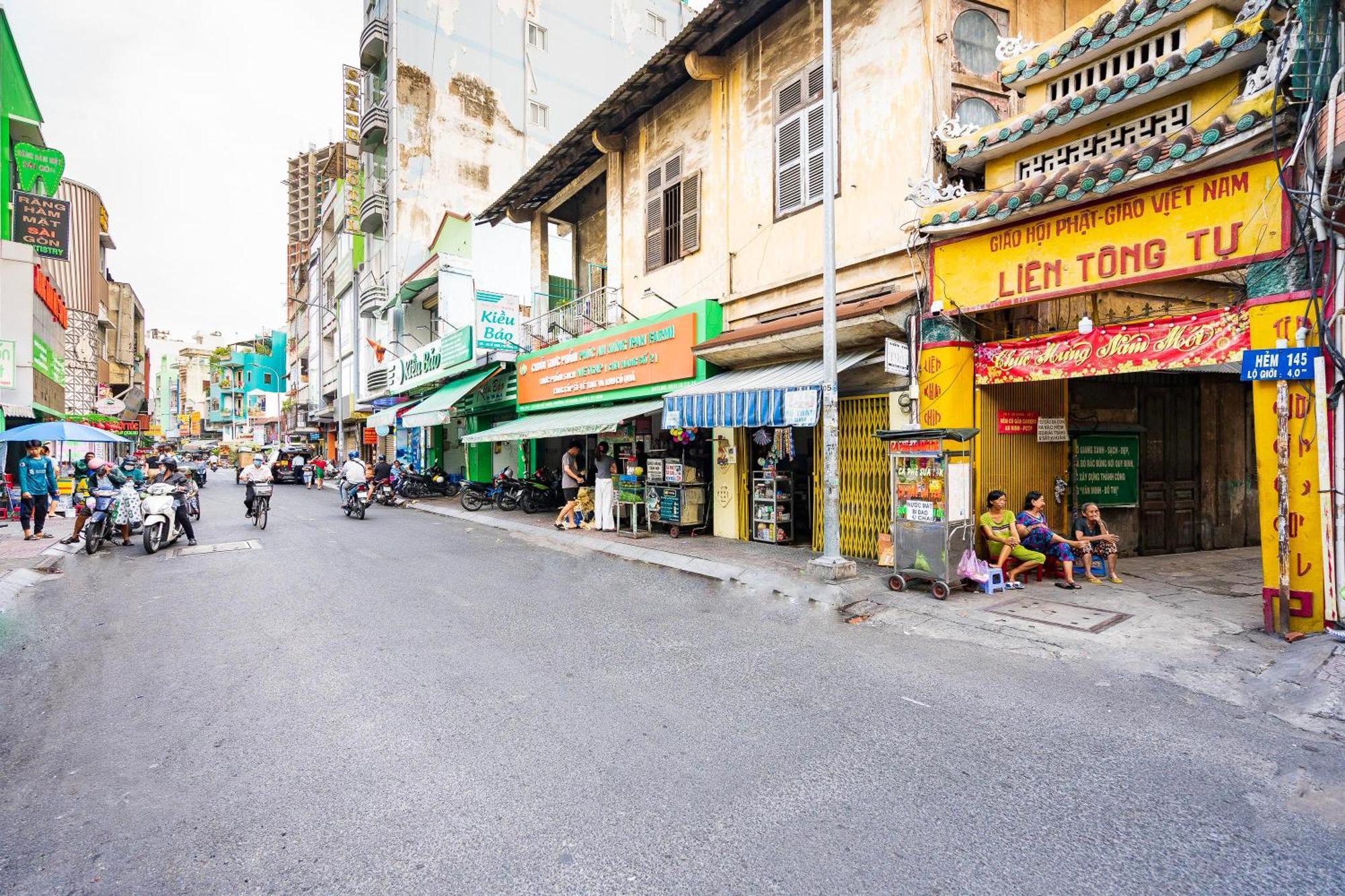 A Little Saigon - Bui Vien Walking Street * Ho Chi Minh City
